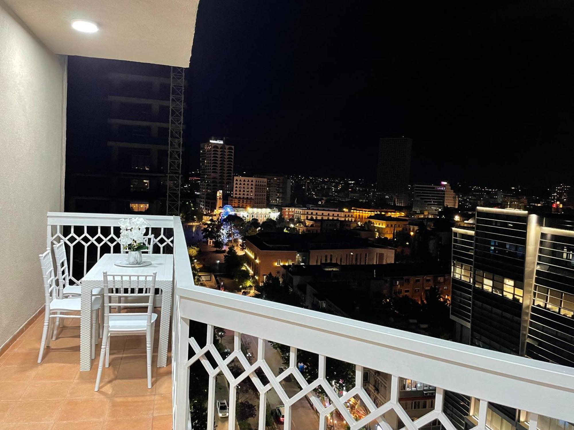 Sun Tower Luxury Suite-View From Of Tirana Center Buitenkant foto