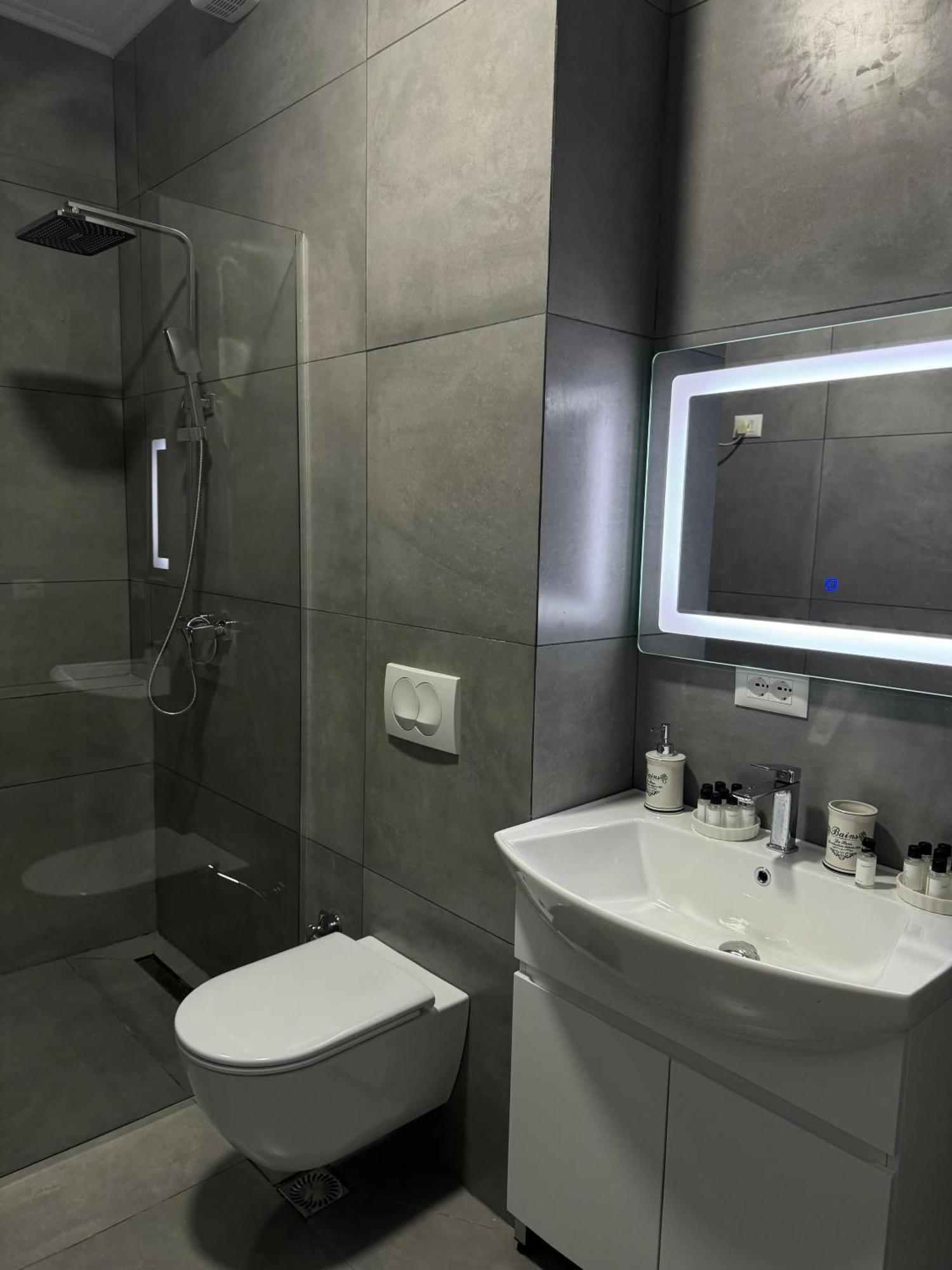 Sun Tower Luxury Suite-View From Of Tirana Center Buitenkant foto
