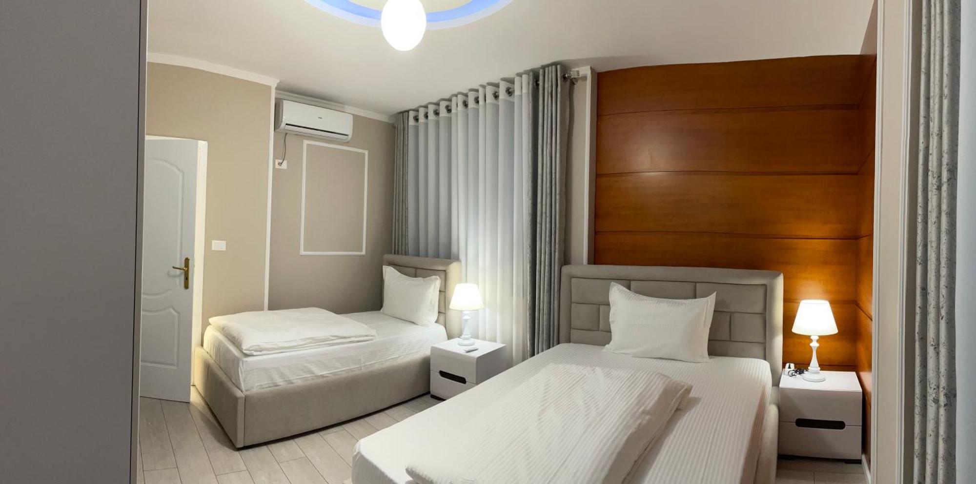 Sun Tower Luxury Suite-View From Of Tirana Center Buitenkant foto