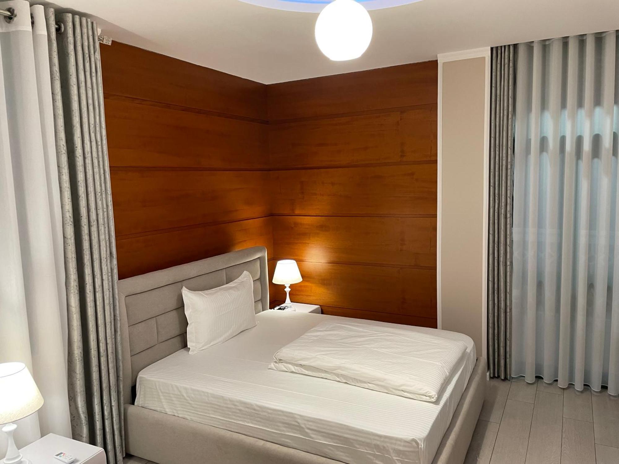 Sun Tower Luxury Suite-View From Of Tirana Center Buitenkant foto