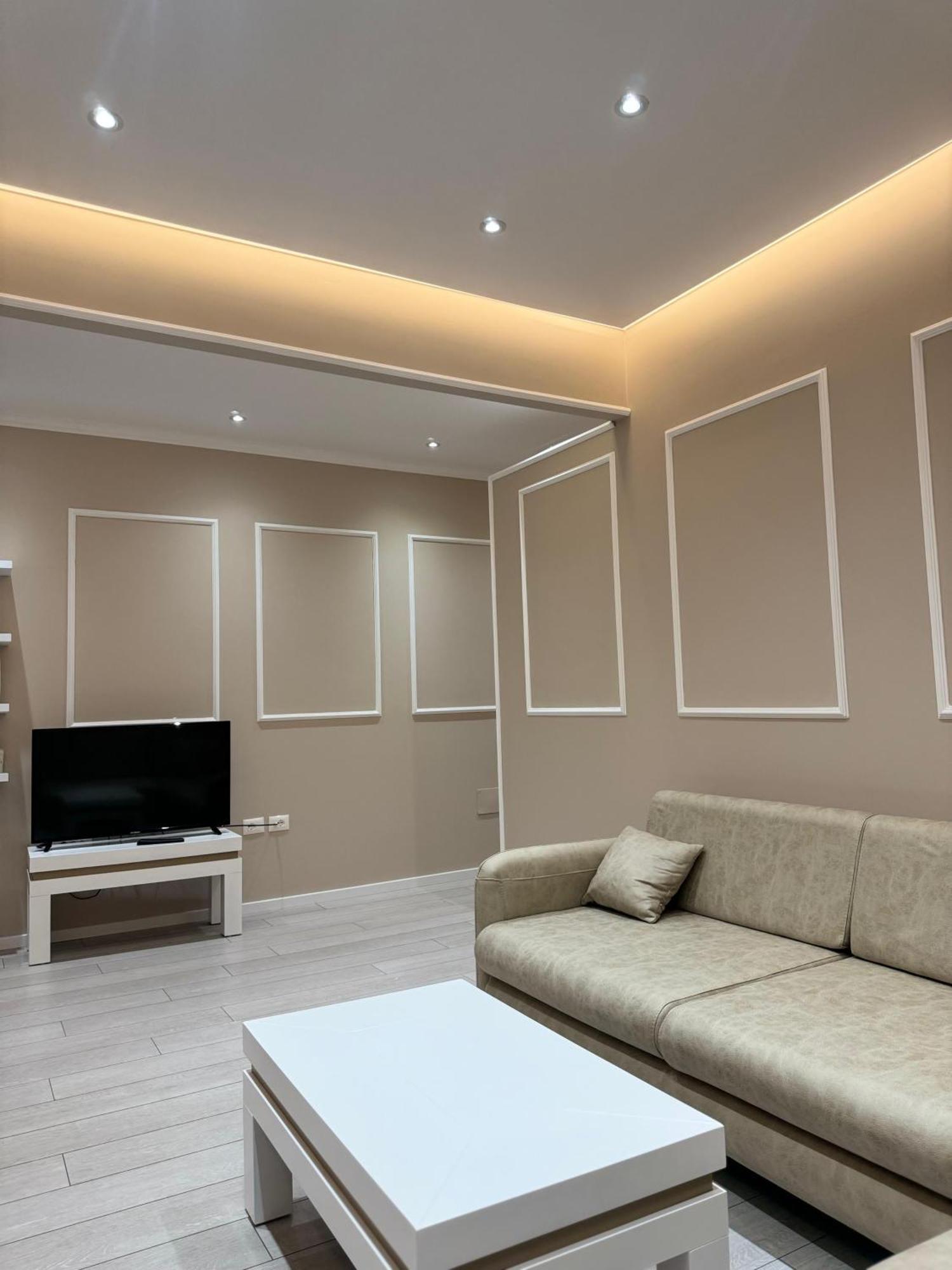 Sun Tower Luxury Suite-View From Of Tirana Center Buitenkant foto