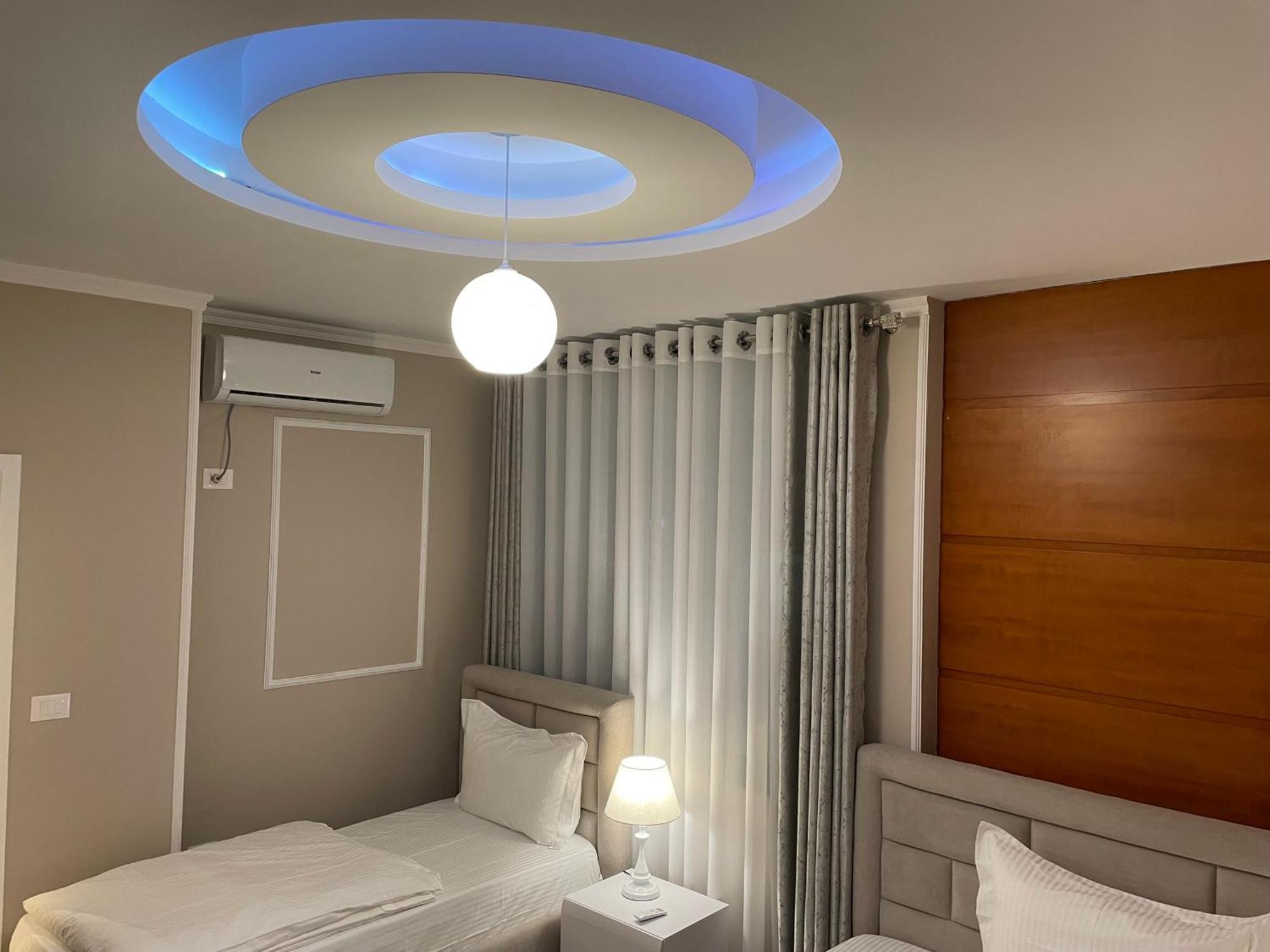 Sun Tower Luxury Suite-View From Of Tirana Center Buitenkant foto