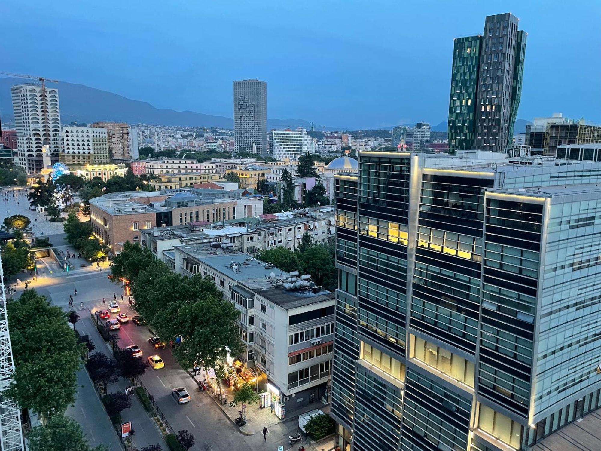 Sun Tower Luxury Suite-View From Of Tirana Center Buitenkant foto