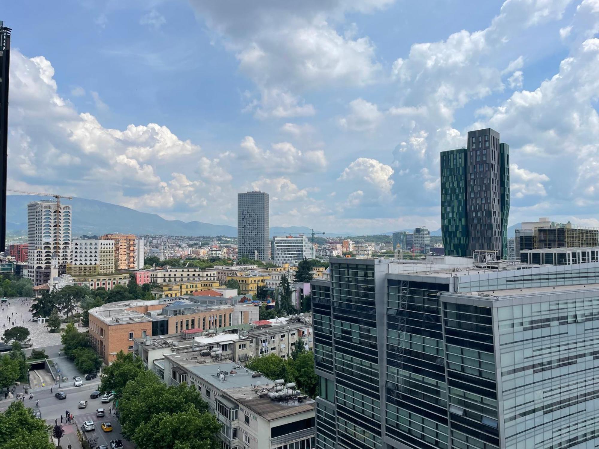 Sun Tower Luxury Suite-View From Of Tirana Center Buitenkant foto