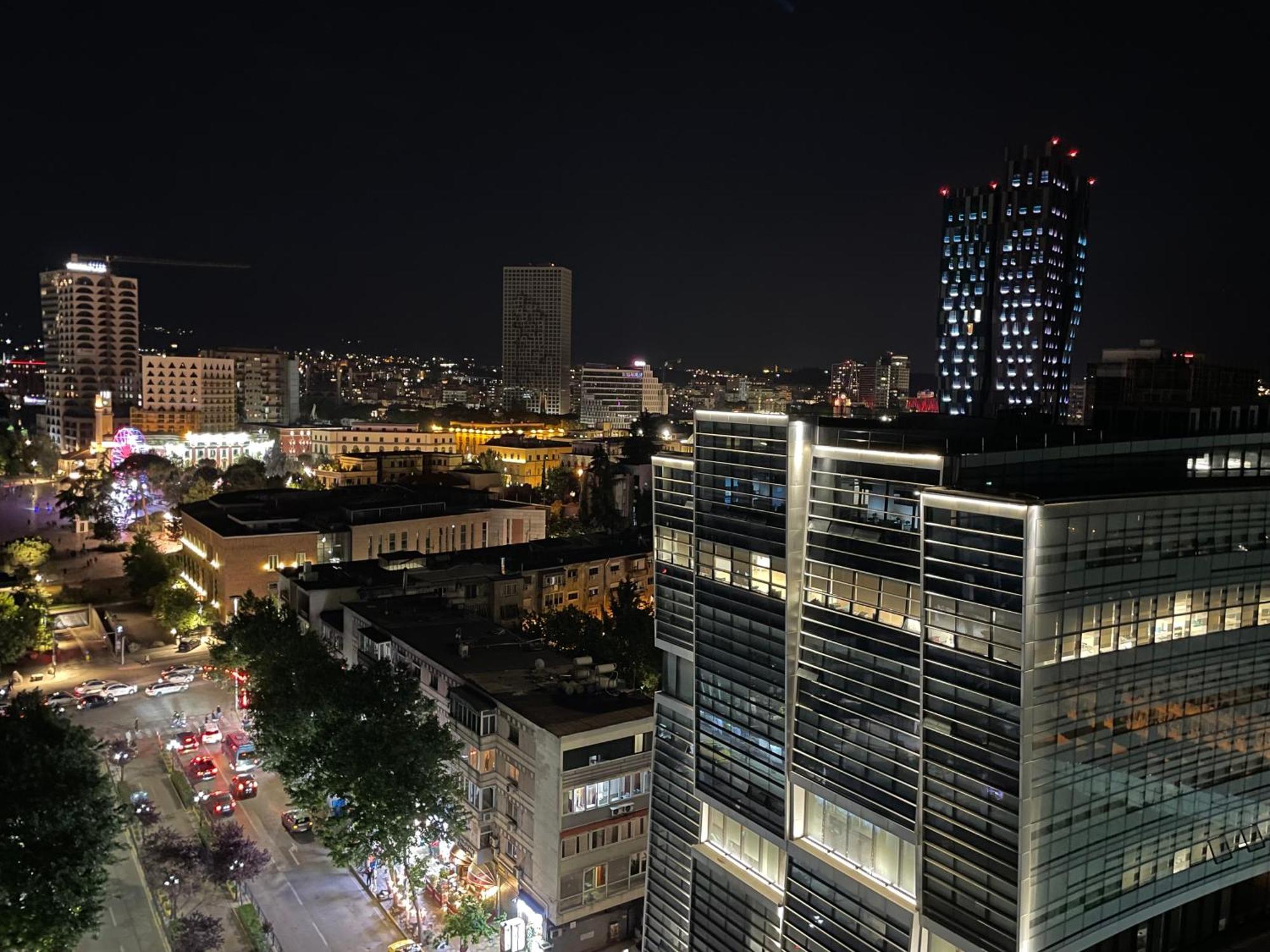 Sun Tower Luxury Suite-View From Of Tirana Center Buitenkant foto